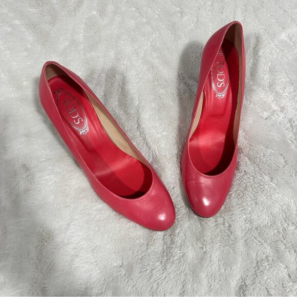 Tod's Size 9.5 Women's Bold Pink Heels Almond Toe Pumps Classic Heritage Chic - Picture 2 of 7